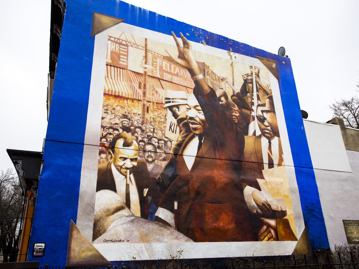 Martin_Luther_King_Jr_Monument_and_Mural.0